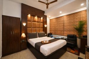 HOTEL UR - Nearby Prayagraj Junction and High Court