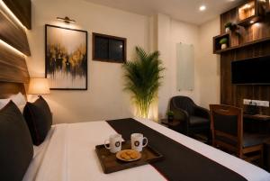 HOTEL UR - Nearby Prayagraj Junction and High Court