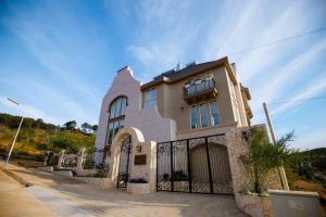 Silent Night Villa