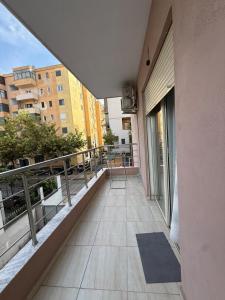 Cozy 2-Bedroom Apartment Near the Beach