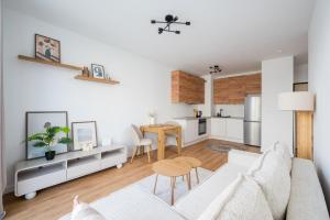Włodkowica Cozy Apartment by BookingHost
