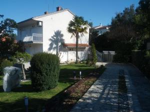 Rose Garden Apartment
