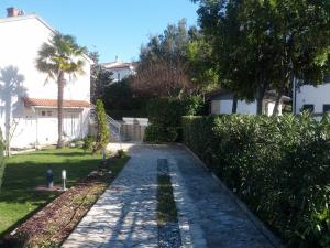 Rose Garden Apartment