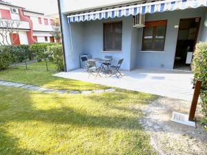 Accommodation in residence with pool and garden