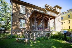 Family 3Bdr Apartment with a Terrace in Kadriorg