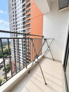 The Sun Avenue 2BR with River View - Pool & Gym