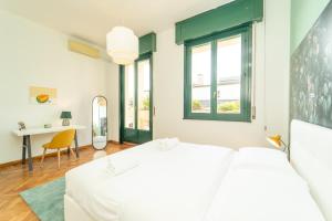 Spacious penthouse with terrace in the heart of Como