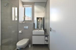 Freya - Stunning 2 bed with City & Table Mountain Views !