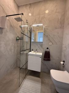 Stunning 3 Bedroom, 2 Bathroom Sea View House