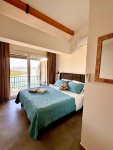 Stunning 3 Bedroom, 2 Bathroom Sea View House