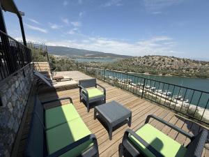 Stunning 3 Bedroom, 2 Bathroom Sea View House