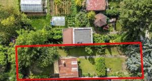 The Sunny-Side Garden Escape