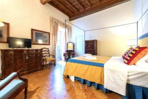 Piazza Navona Luxury Apartment in Historic Palazzo