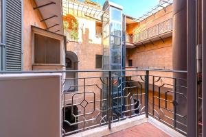 Piazza Navona Luxury Apartment in Historic Palazzo