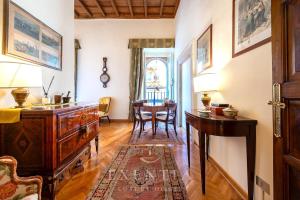 Piazza Navona Luxury Apartment in Historic Palazzo
