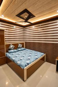 Guest Room Retreat in Kud, Patnitop with Mountain Views