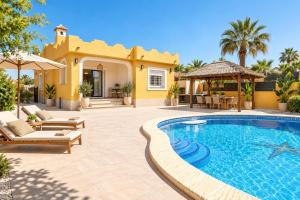 Agradable villa con piscina