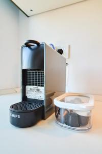 Velora Residence, Modern 2 room apartment, underground free parking, fast WI-FI, great location, Self check in, free cancelation