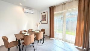 Local-Lux Garden House B -Terrace, BBQ & 6 Guests