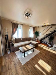 Green Nest Retreat - Sauna, Hot Tub & Garden