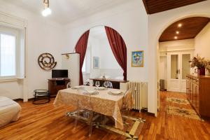 Elegant historic apartment in Città Studi