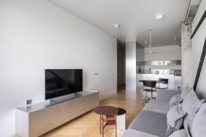 One of One, River & Old Town Views - Charming Retreat by Innorental