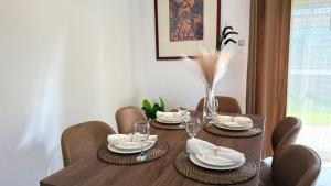 Local-Lux Garden Residence-12Guests-140m2-Free Parking