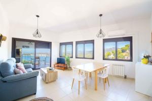 Maison vacances avec piscine commune et vue mer