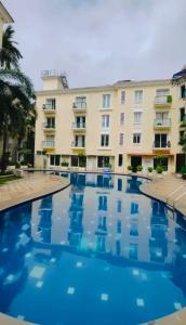 THE AQUA LOUNGE 2BHK SERVICE APARTMENt