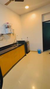 THE AQUA LOUNGE 2BHK SERVICE APARTMENt