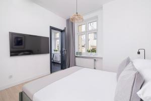 Bold Monochrome - Trendy Ap for 2 - Kazimierz