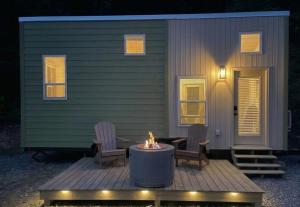 Riverfront | Hikes, Rafting & Smokies Close!