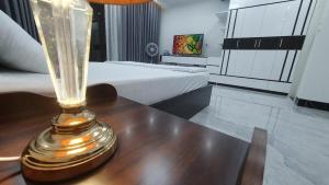 Aurion Homestay - Câu cá, View sân Golf và View trực diện pháo hoa Quảng trường - Golf course view & European Square fireworks view