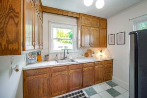 Hot Tub Haven in Wooster: Walk to Shops & Eats!