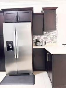 Kingston Retreat- 2 bdrm, 2 bthrm w patio and pool