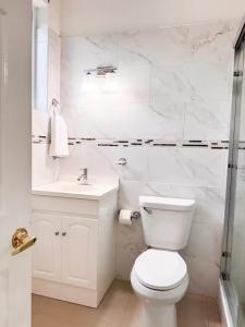 Kingston Retreat- 2 bdrm, 2 bthrm w patio and pool
