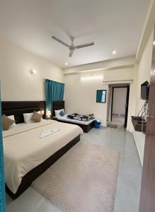 Amans Peak & Plate- Near Jw Marriott Mussorie