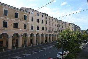 A54 - Ancona, ampio monolocale comodo ai servizi