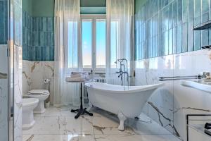 Atrium Emerald Spacious 204m with Private Sauna & Pool Table