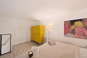 Cozy Artsy Duplex Studio Near the Great Synagogue