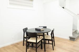 Premium 4 Bedroom Cozy Suite Close To Airport