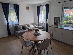 Apartma Pod Kostanjem