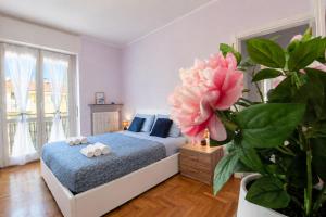 Complete & Cozy - Near Center with Duomo View