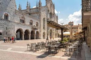 Complete & Cozy - Near Center with Duomo View