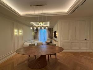 Parisian Elegance - Calea Victoriei High-End Apartment