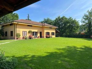 Villa with private vineyard & pool, Monferrato