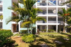 Oceanfront Condos In Tower Isle - Pool, 24HR Security