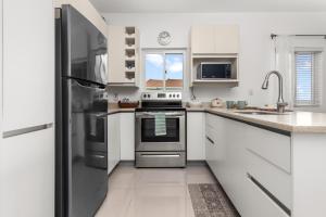 Oceanfront Condos In Tower Isle - Pool, 24HR Security