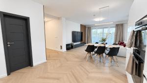 AC Family House with jacuzzi & garden, Miloslavov