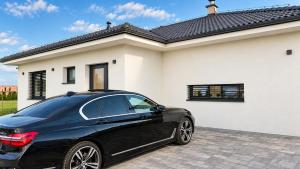 AC Family House with jacuzzi & garden, Miloslavov